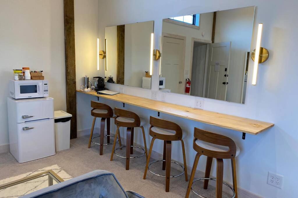 A Suite With A View + Wine Mount Airy Buitenkant foto